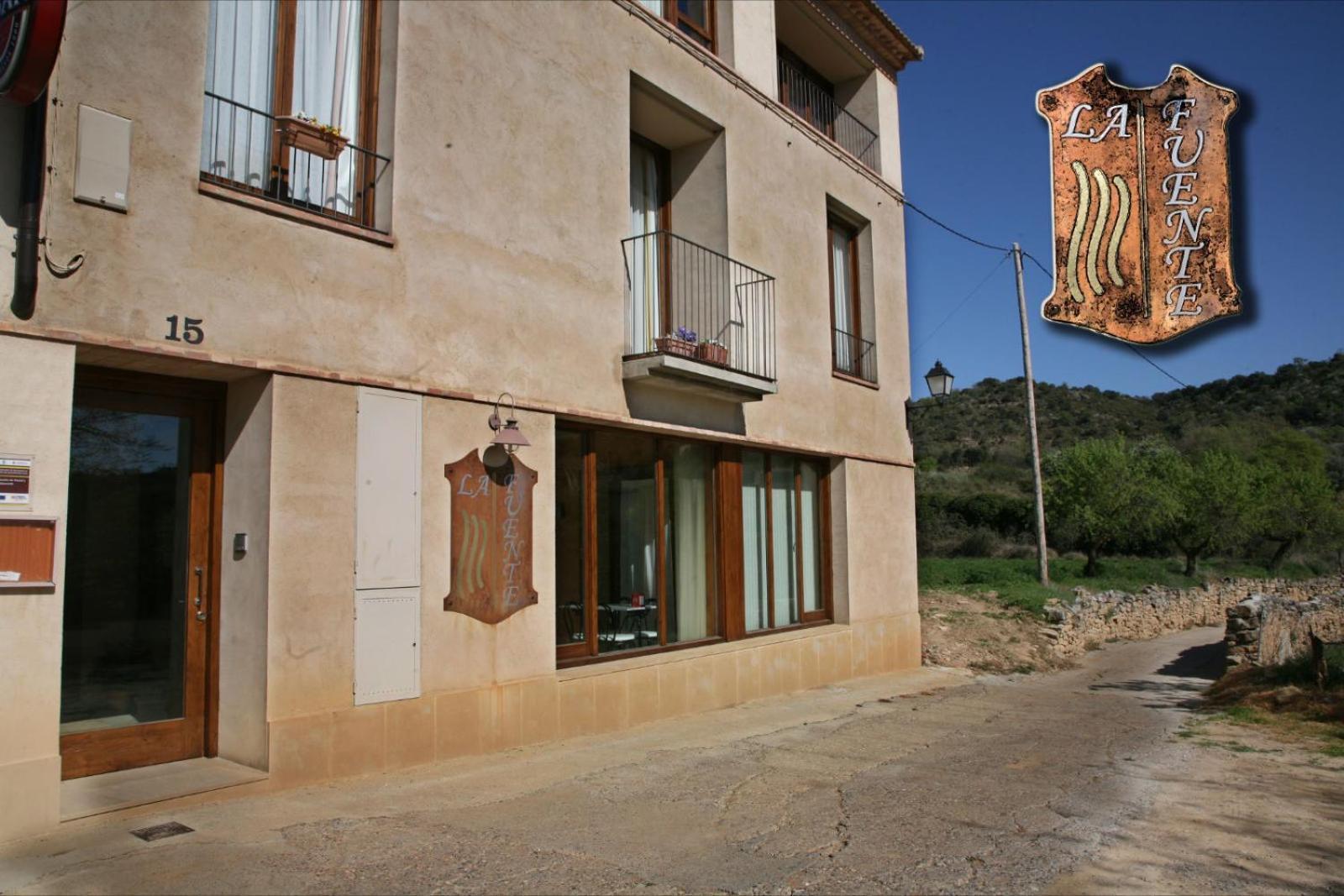 Hostal La Fuente Buera ภายนอก รูปภาพ